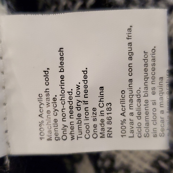 NWOT - Woman's Scarf (Triangle Shape) - Picture 4 of 6